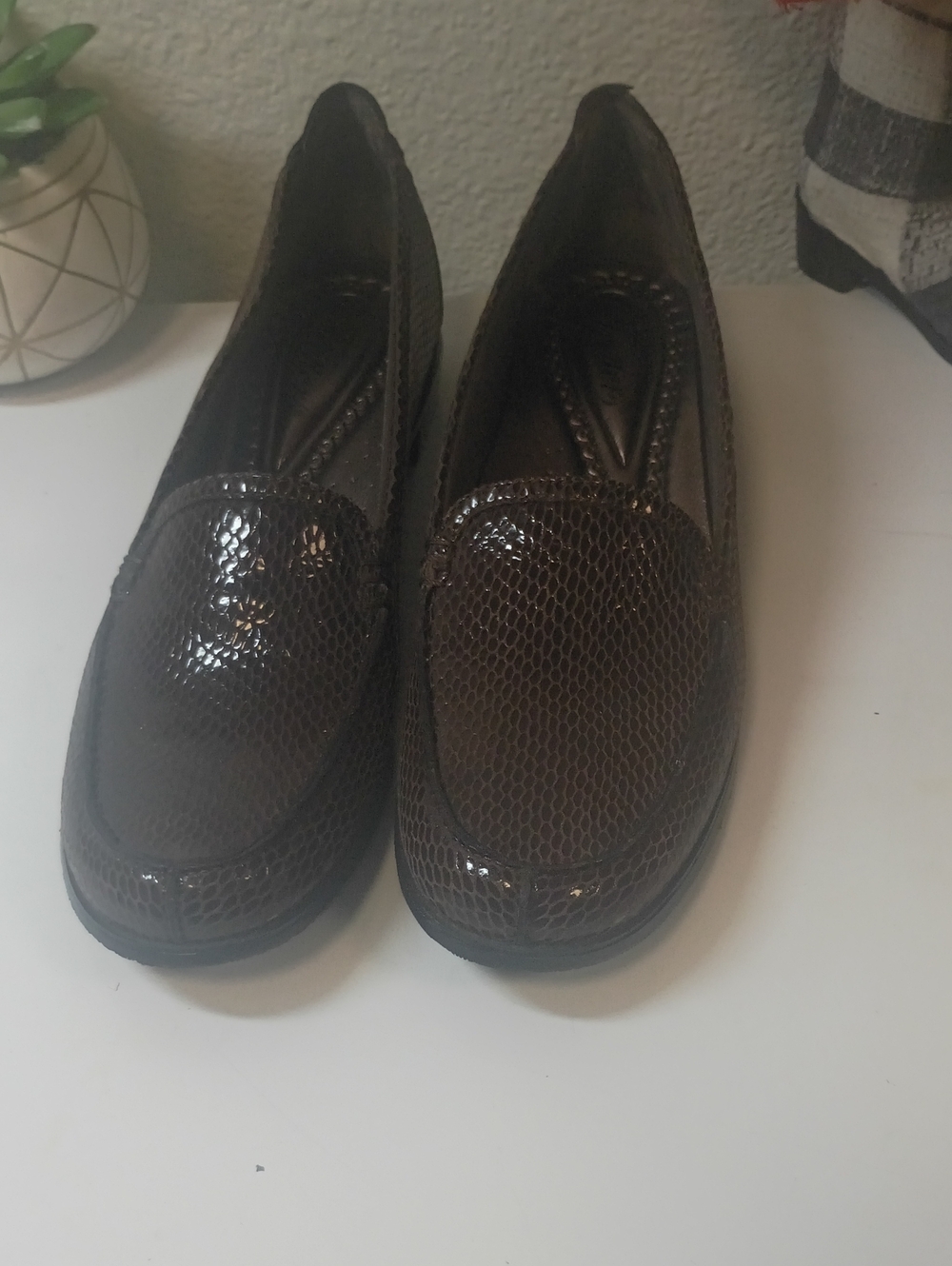 Trotters Dark Brown Patent Loafers with Snake-Embossed Texture